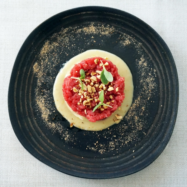 Tartare con granella di nocciole