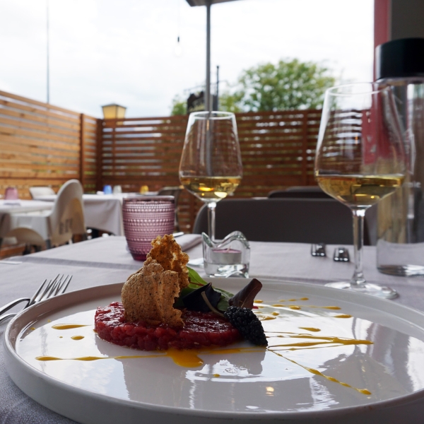 Tartare con chips di polenta
